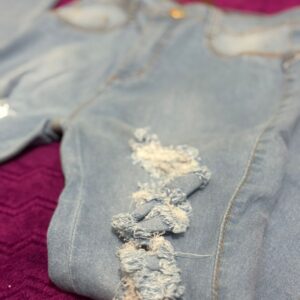 Calça Jeans Skinny Rasgada® – Estilo, Caimento Justo e Detalhes Desfiados com Personalidade